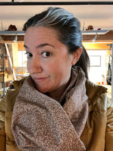 Load image into Gallery viewer, Brown knit Cowl
